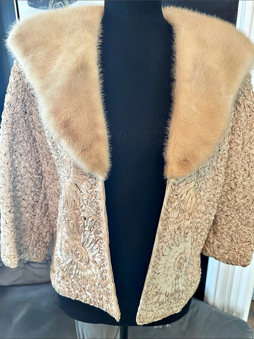 Vintage Embroidered Fur mink Collar Jacket in Beige Like New small/medium